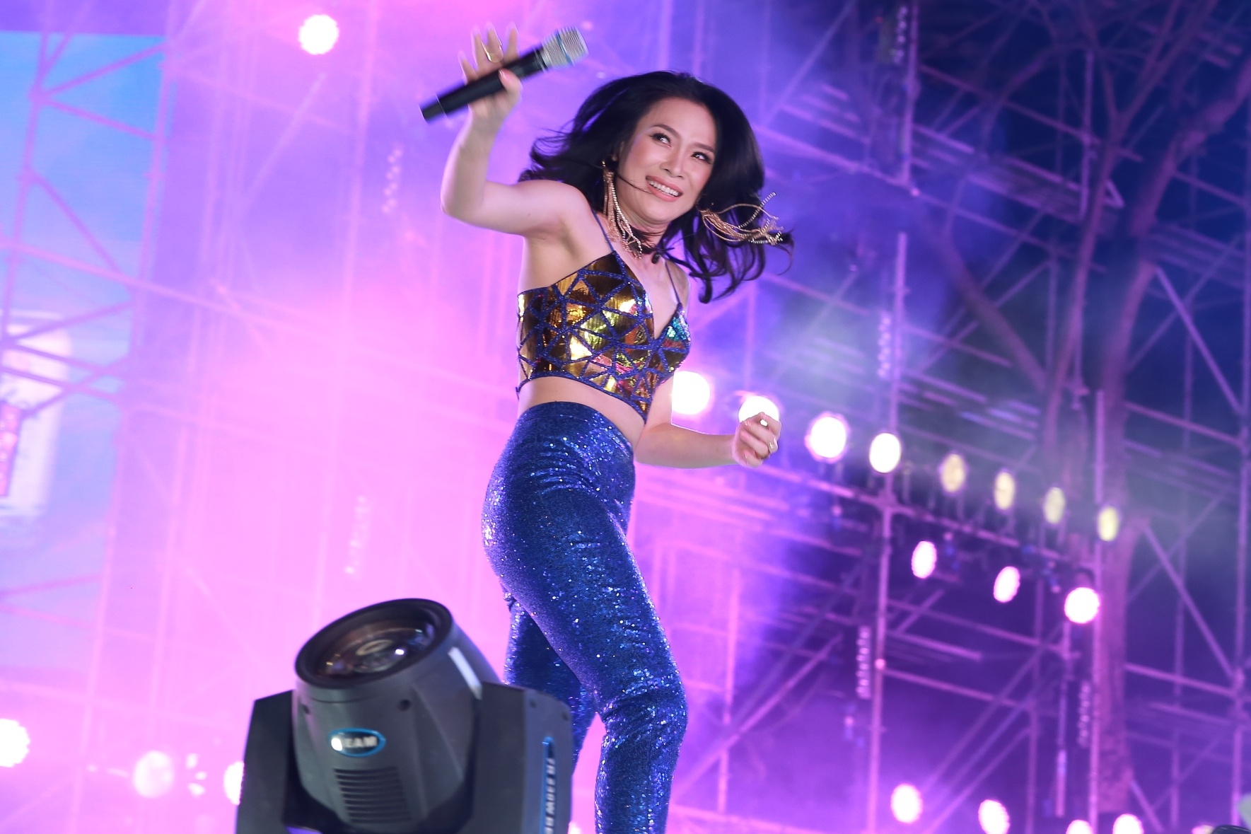 My Tam,  Son Tung M-TP hat mung nam moi anh 1