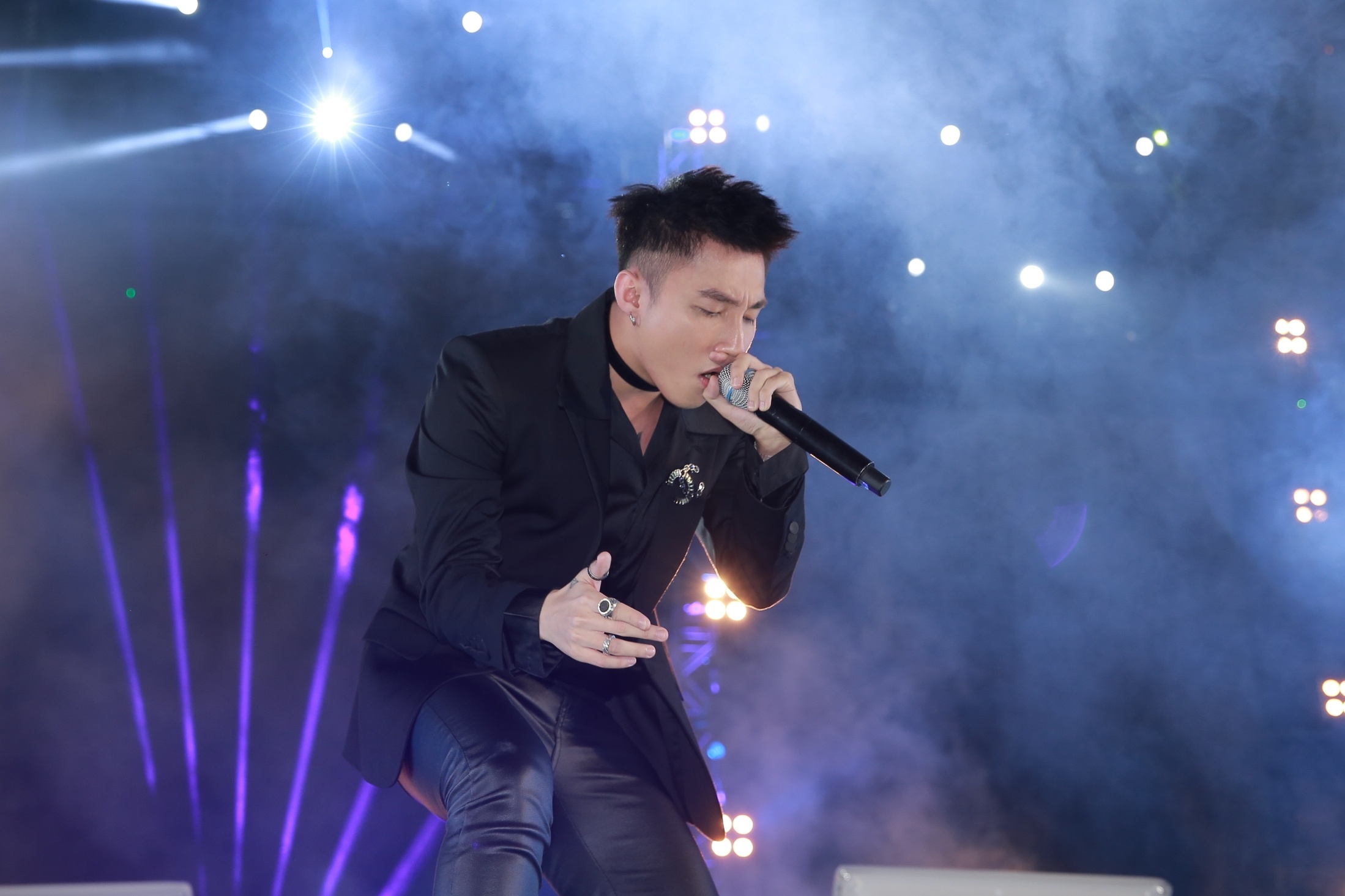 My Tam,  Son Tung M-TP hat mung nam moi anh 3