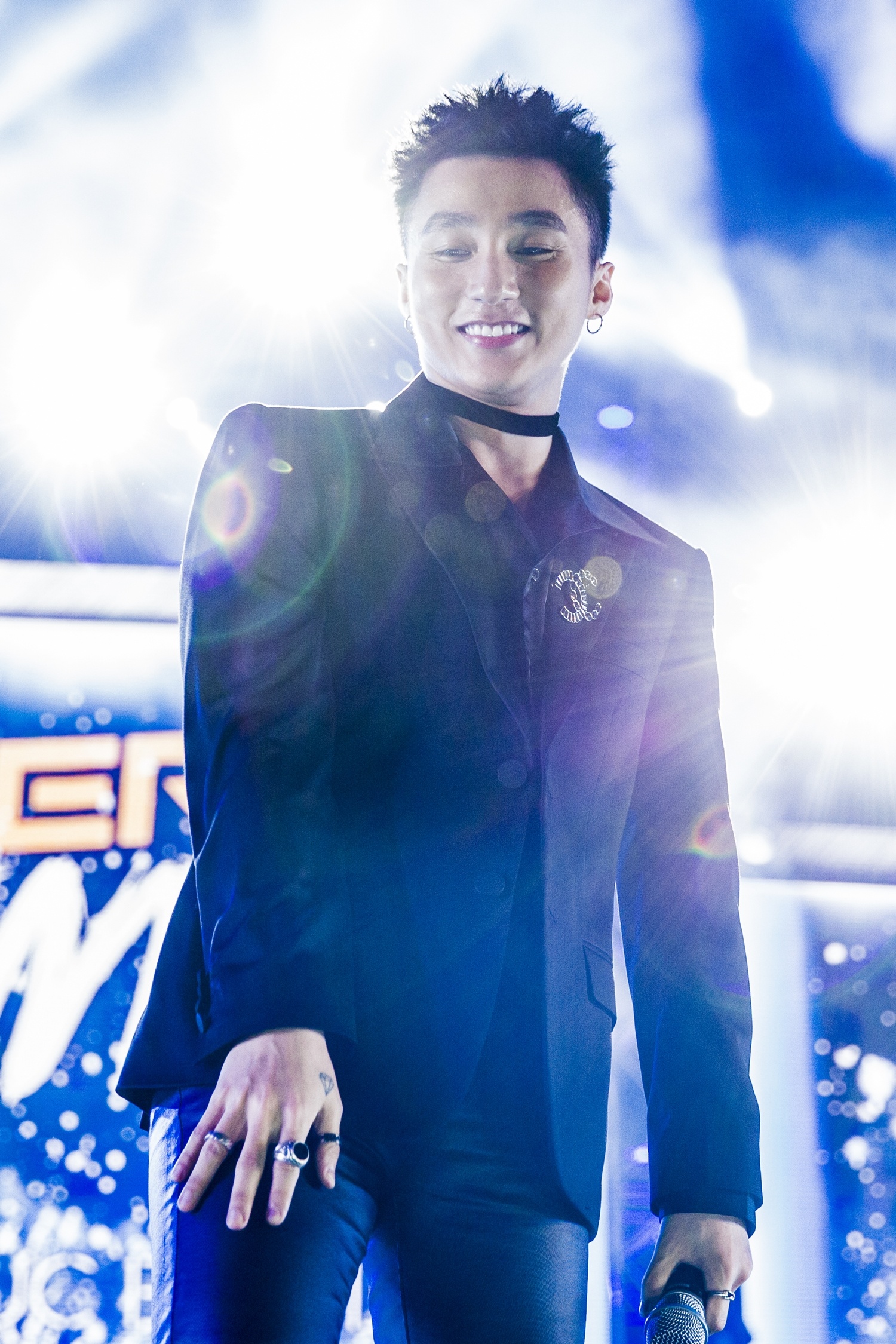 My Tam,  Son Tung M-TP hat mung nam moi anh 4