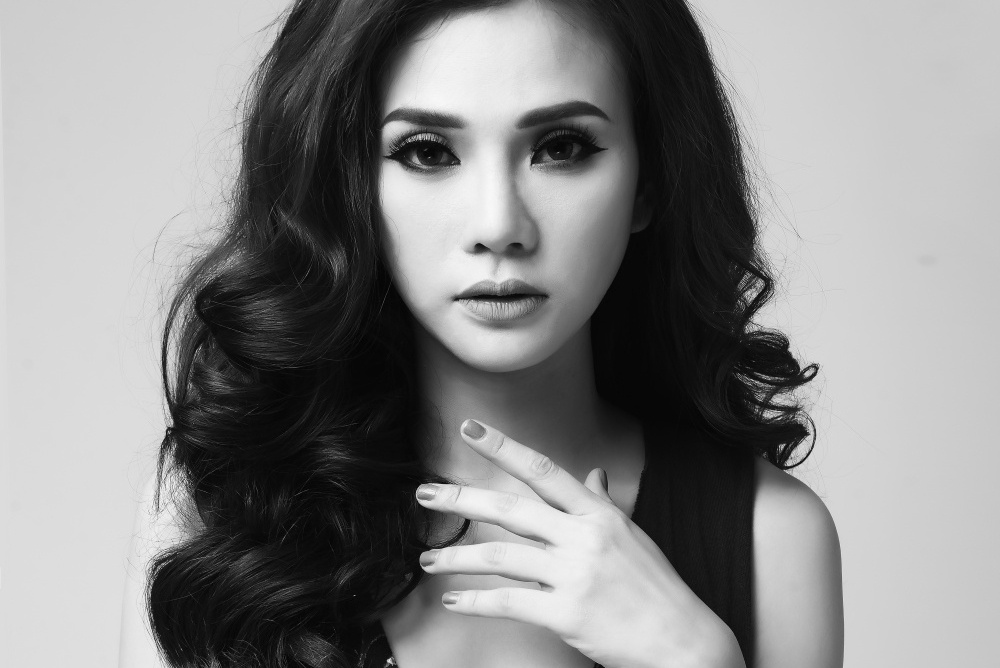 Thu Thuy thu am ca khuc noi ve chuyen ly hon chong sau 17 nam gan bo hinh anh