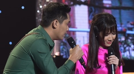 'Ngoc nu Bolero' Jang Mi duoc khen khi hat tren san khau hinh anh