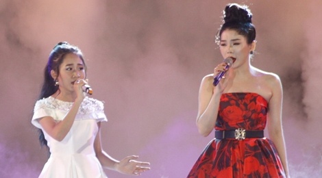 Dem nhac 20 nam Lan Song Xanh: Noi dung that vong, khan gia thua thot hinh anh