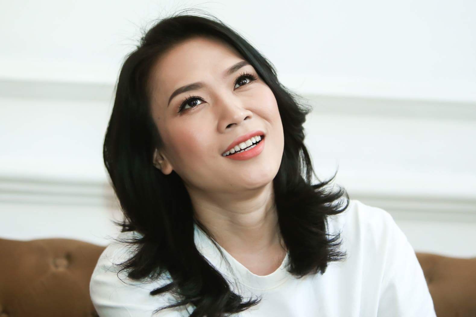 My Tam ke quang thoi gian mat giong, tap hat den chay mau co hong hinh anh