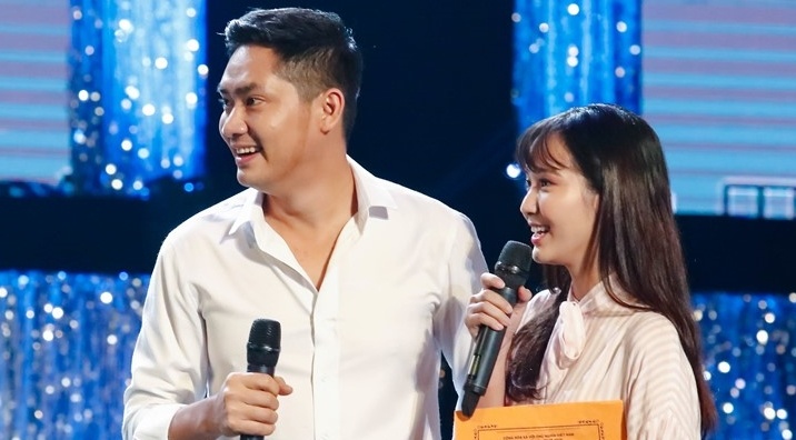 Minh Luan, Jang Mi gap su co tren san khau hinh anh