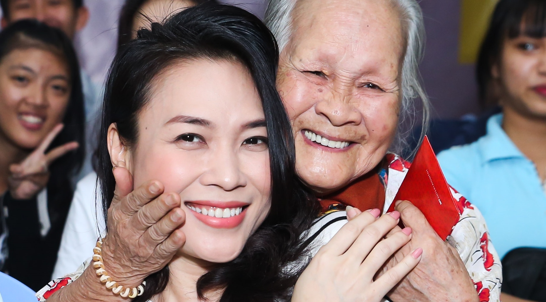 My Tam chuc Tet nghe si lao thanh tai vien duong lao hinh anh