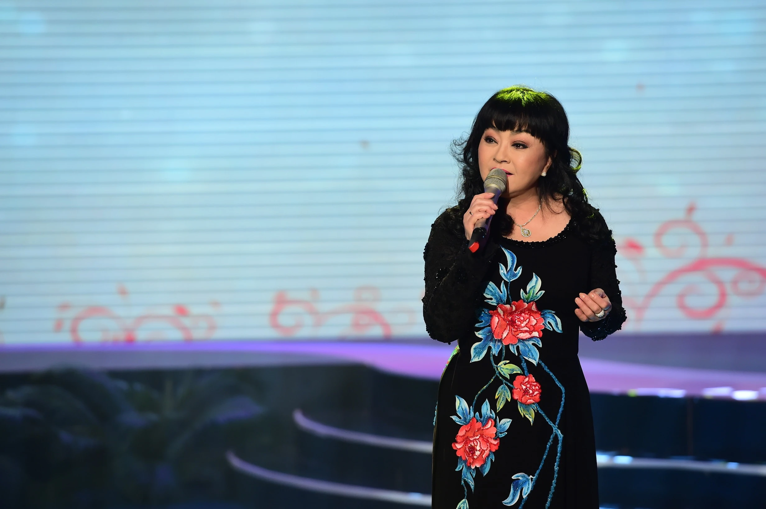 H’Hen Nie lam MC Thay loi muon noi anh 3