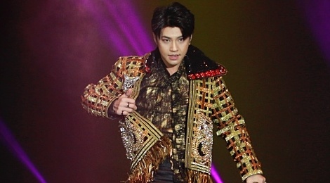 Noo Phuoc Thinh hat truoc hang nghin khan gia Hong Kong hinh anh