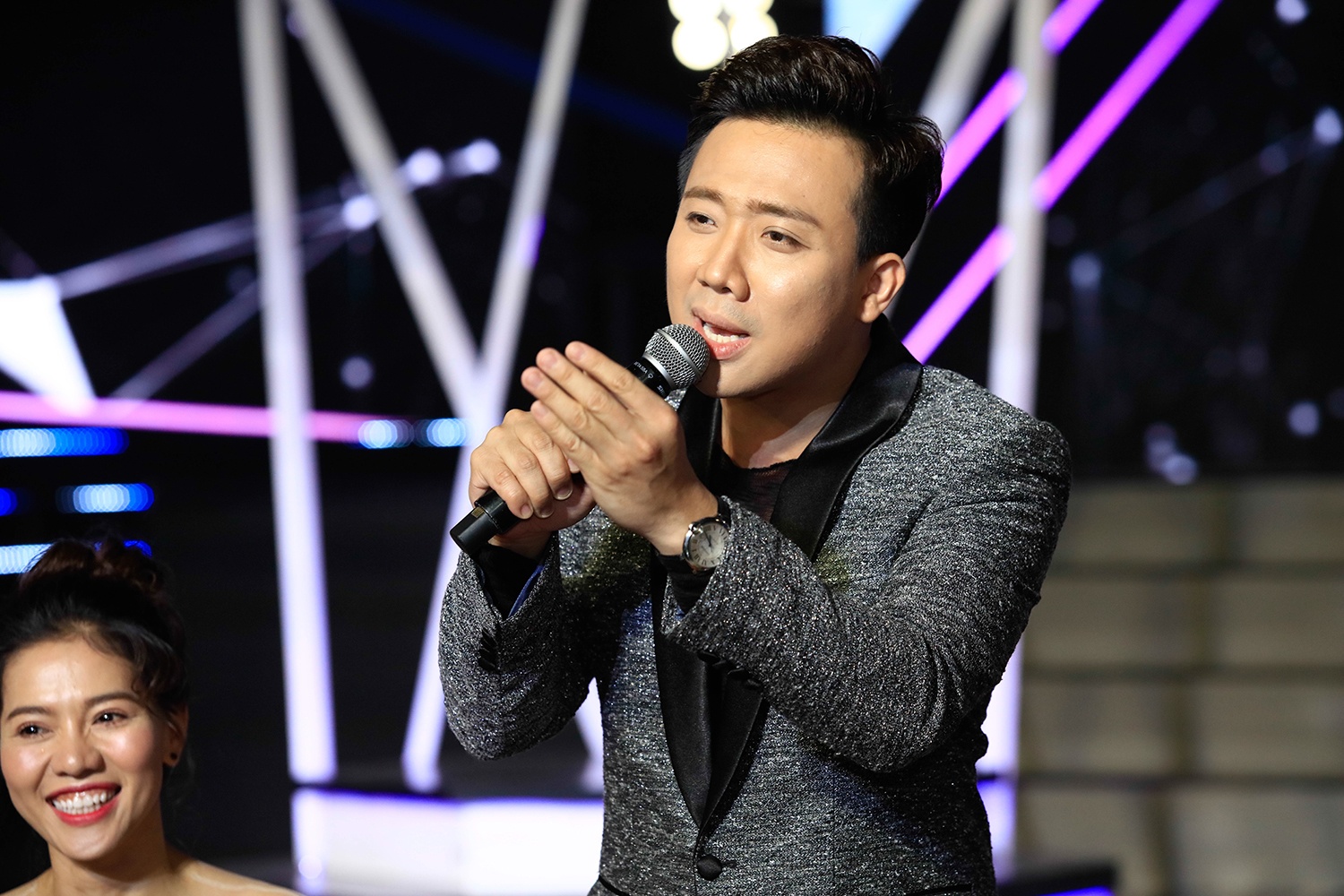 Trấn Thành trở lại đài Vĩnh Long sau vụ cấm sóng ảnh 1 Tran Thanh tro lai dai Vinh Long sau vu cam song anh 1