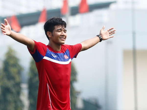 U20 Viet Nam tro tai bam bong, Ha Duc Chinh danh bai ca doi hinh anh
