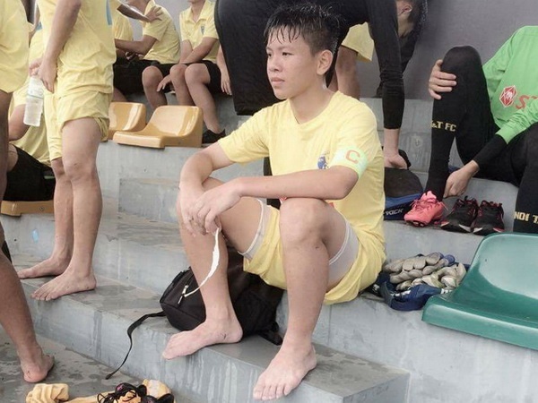Cau thu U15 Ha Noi: 'Nguoi ta doa cat gan chan chau that' hinh anh