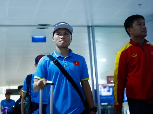 U20 Viet Nam met moi tro ve sau chuyen bay dai 30 tieng hinh anh