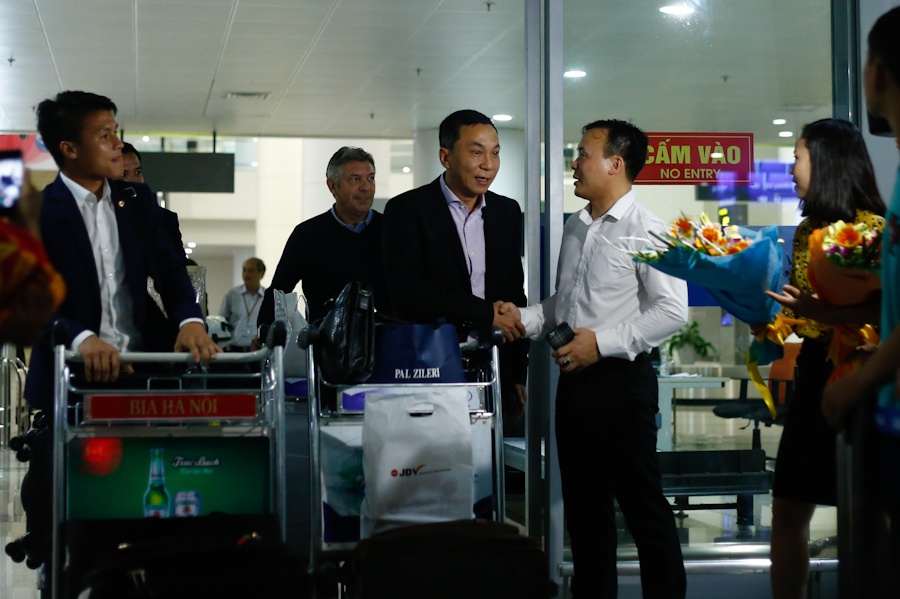 CĐV đón U20 Việt Nam về nước ảnh 2 CDV don U20 Viet Nam ve nuoc anh 2