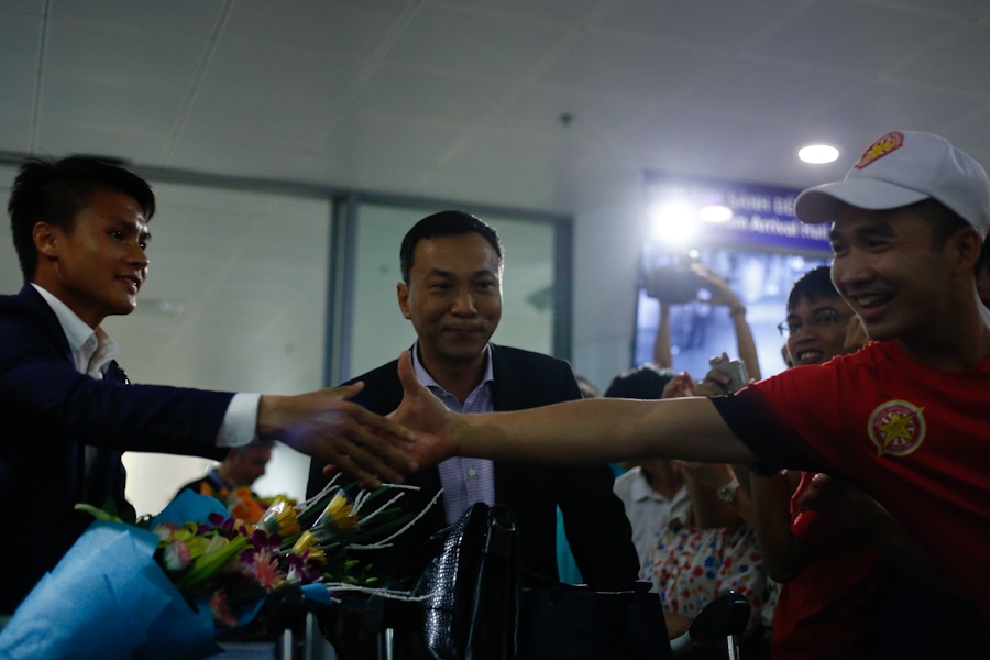 CĐV đón U20 Việt Nam về nước ảnh 3 CDV don U20 Viet Nam ve nuoc anh 3