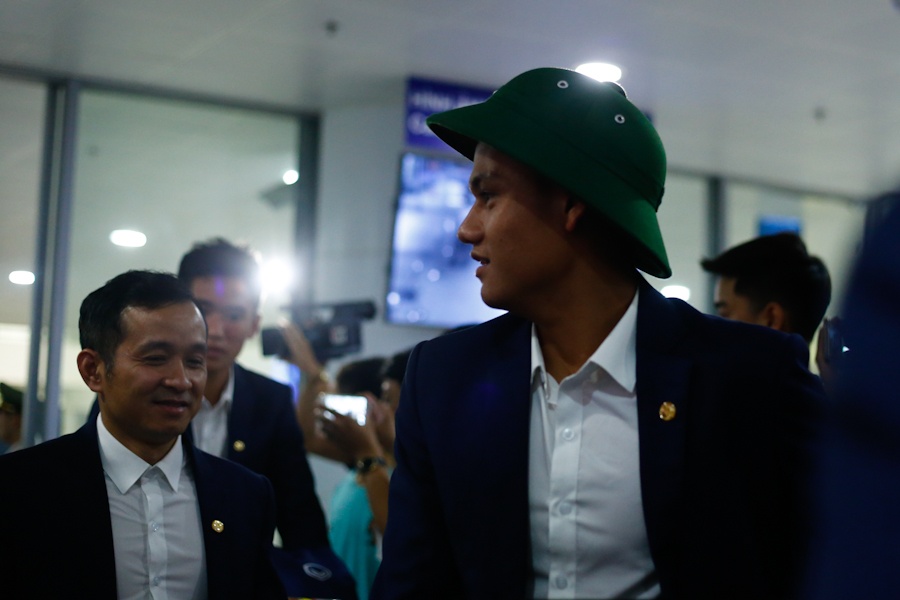 CĐV đón U20 Việt Nam về nước ảnh 6 CDV don U20 Viet Nam ve nuoc anh 6