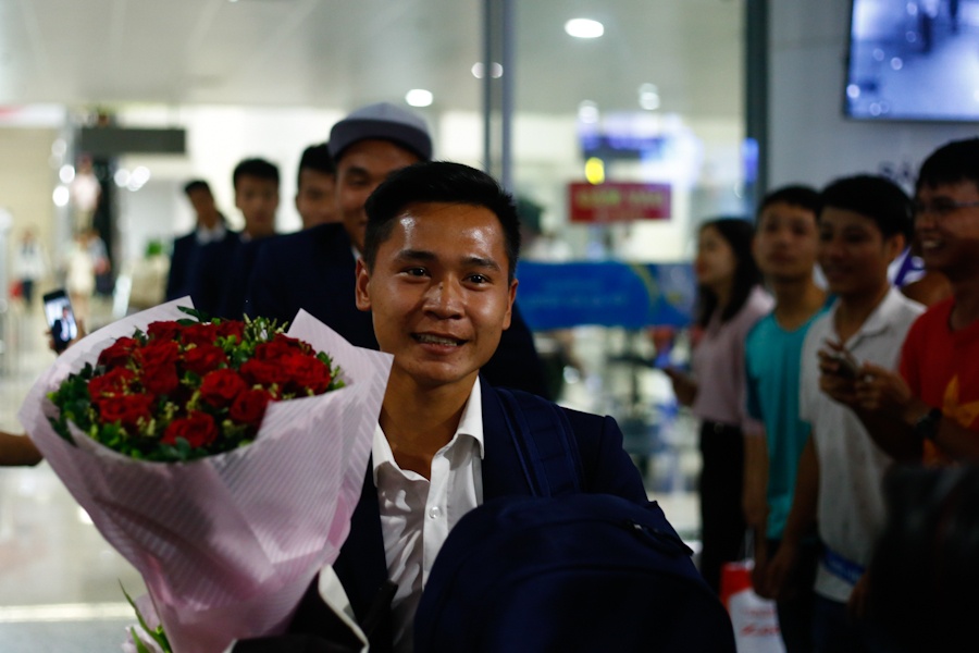 CĐV đón U20 Việt Nam về nước ảnh 7 CDV don U20 Viet Nam ve nuoc anh 7