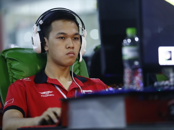 AOE Viet - Trung: Chim Se Di Nang bat ngo thua trang o Solo Random hinh anh