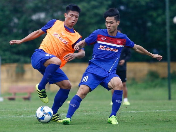 Cong Phuong, Tuan Anh duoi suc truoc cac dong doi U22 Viet Nam hinh anh
