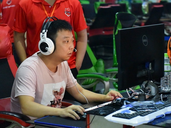 Loai Chim Se, huyen thoai Trung Quoc vao chung ket Solo Assyrian hinh anh