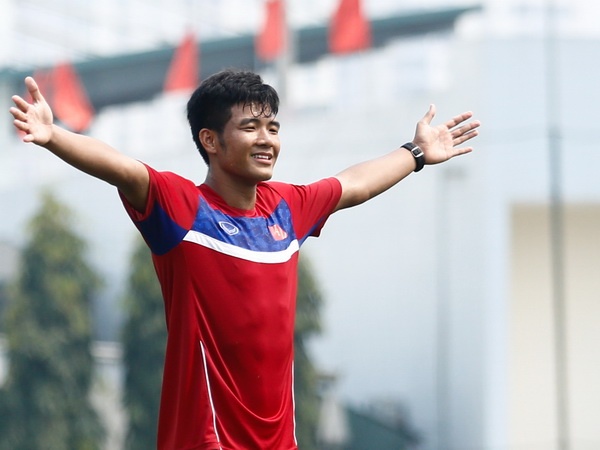 Duc Chinh lan at Cong Phuong, U22 Viet Nam danh bai Viettel hinh anh