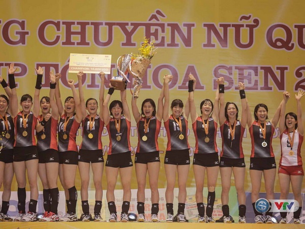 Tuyen Viet Nam xep hang ba, Sinh vien Nhat Ban vo dich VTV Cup hinh anh