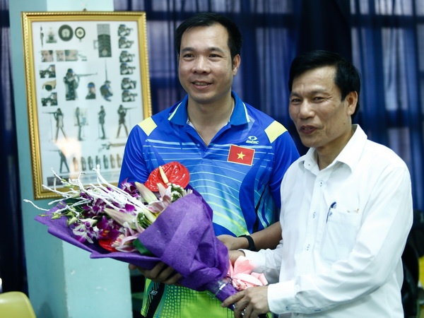 Bo truong giao chi tieu cao cho doi tuyen ban sung Viet Nam hinh anh