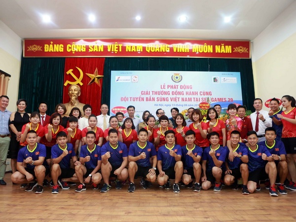 Mua tien thuong cho tuyen ban sung Viet Nam truoc SEA Games 2017 hinh anh