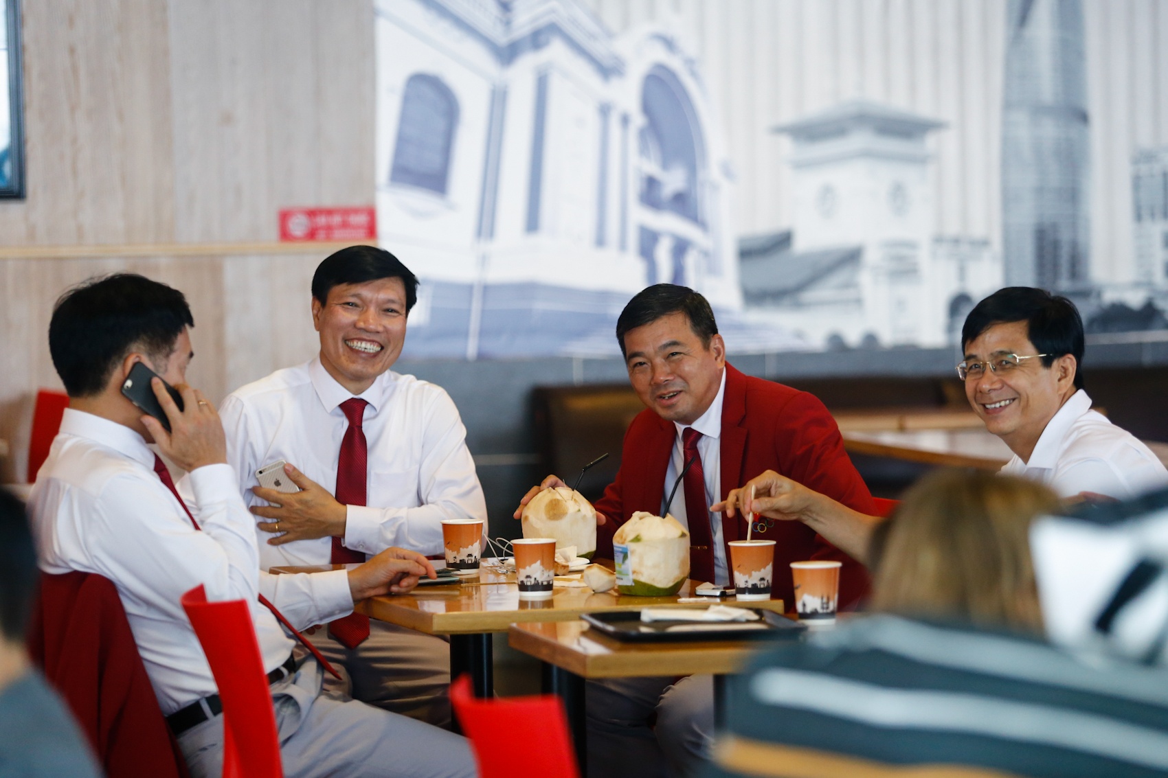 Hoa khôi điền kinh mang mỳ tôm chinh phục SEA Games ảnh 6 Hoa khoi dien kinh mang my tom chinh phuc SEA Games anh 6