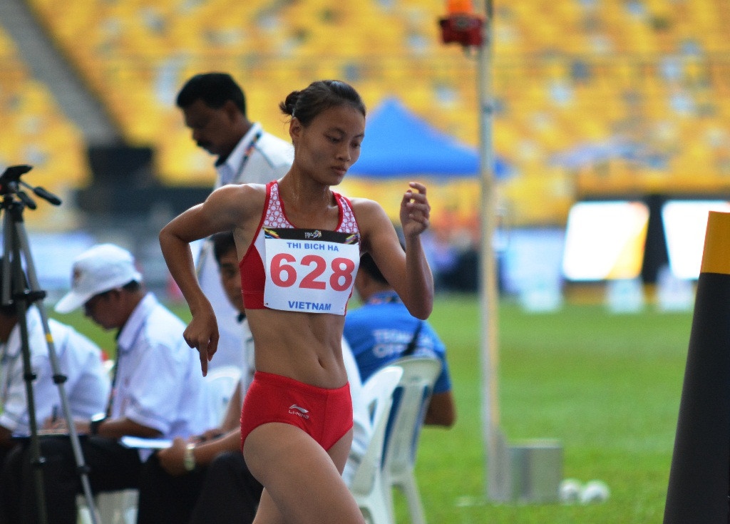 VDV Viet Nam mat HCV tuc tuoi vi 'tro ban' cua chu nha Malaysia hinh anh