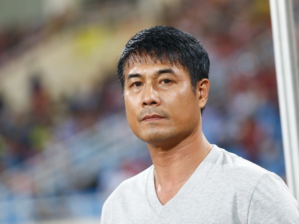 Huu Thang tung vo hieu hoa HLV U22 Thai Lan trong tran cau lich su hinh anh