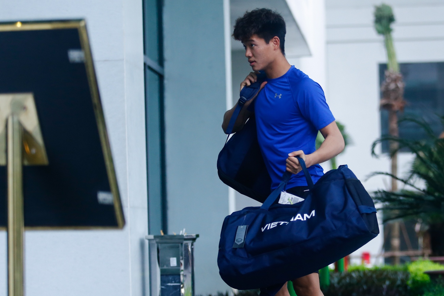 Phí Minh Long lặng lẽ lên tuyển Việt Nam ảnh 1 Phi Minh Long lang le len tuyen Viet Nam anh 1