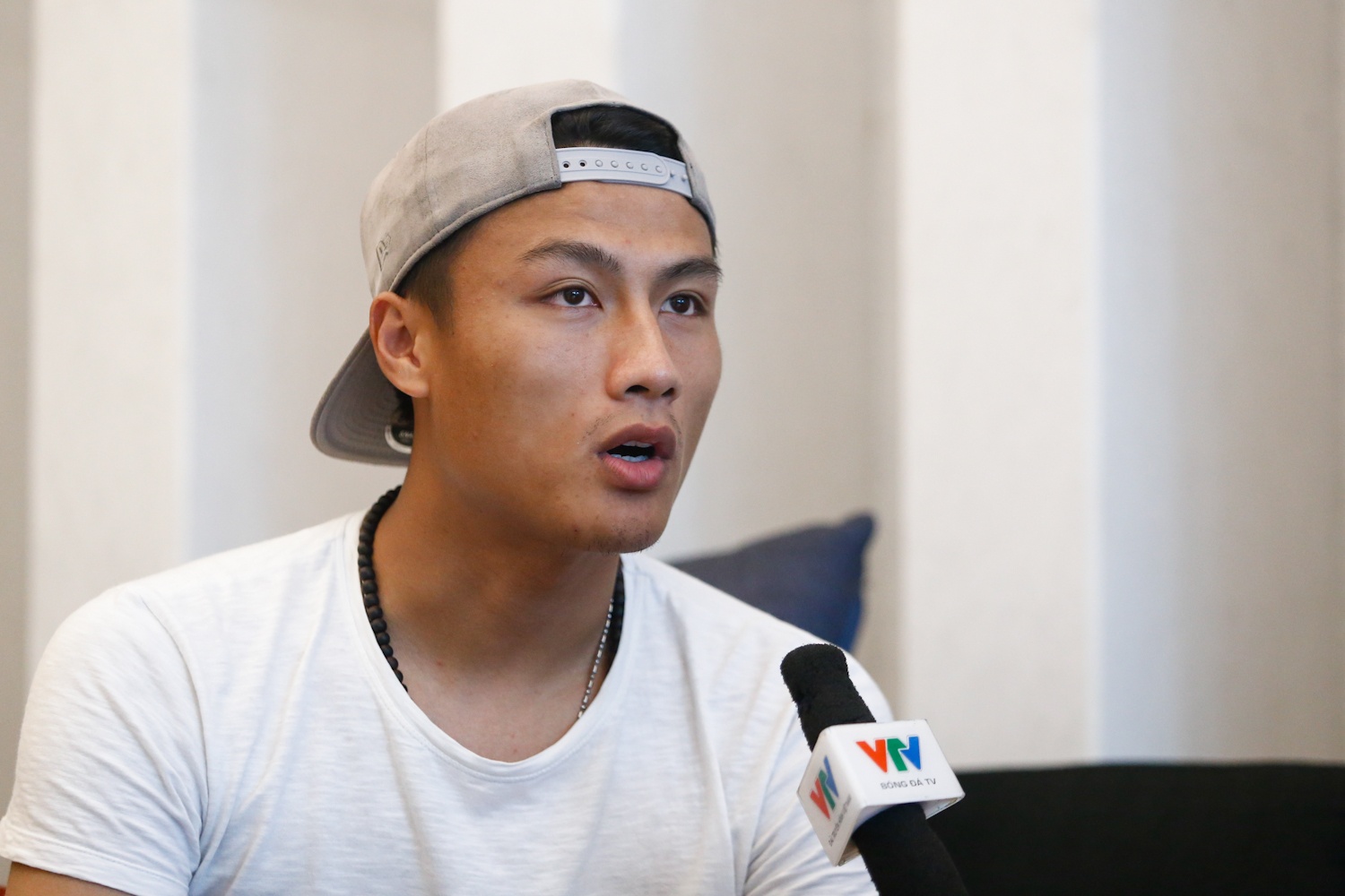 Phí Minh Long lặng lẽ lên tuyển Việt Nam ảnh 5 Phi Minh Long lang le len tuyen Viet Nam anh 5