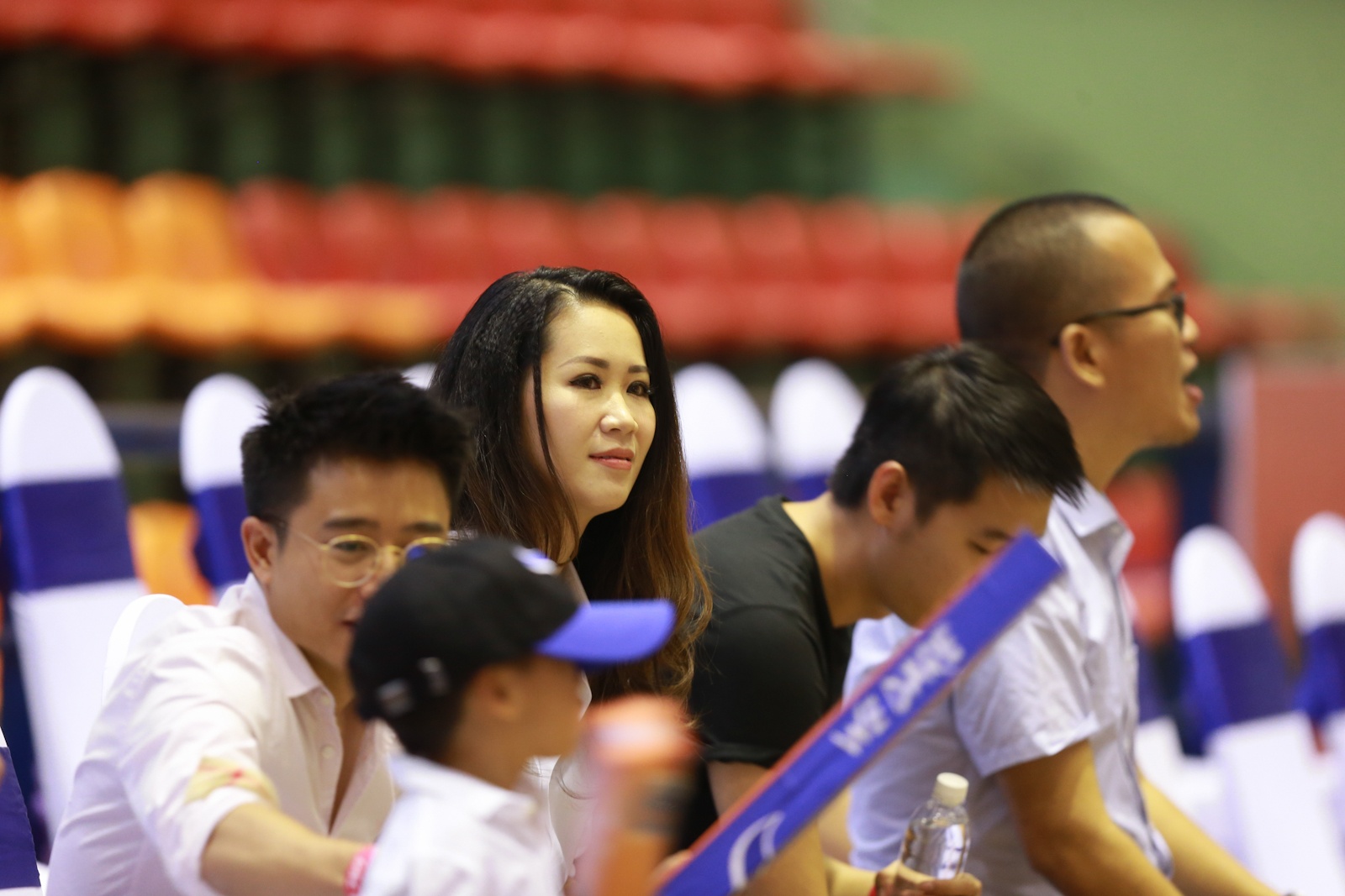 Hoa hậu Dương Thùy Linh rạng rỡ Hanoi Buffaloes ảnh 6 Hoa hau Duong Thuy Linh rang ro Hanoi Buffaloes anh 6