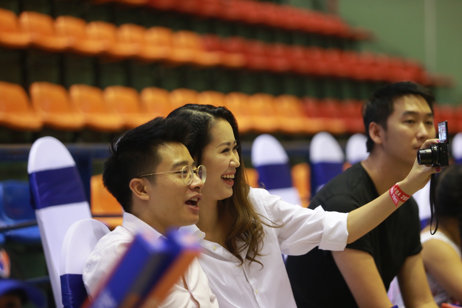 Hoa hậu Dương Thùy Linh rạng rỡ Hanoi Buffaloes ảnh 7 Hoa hau Duong Thuy Linh rang ro Hanoi Buffaloes anh 7