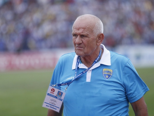 HLV tung vo dich chau Au tu choi dan dat doi tuyen Viet Nam hinh anh