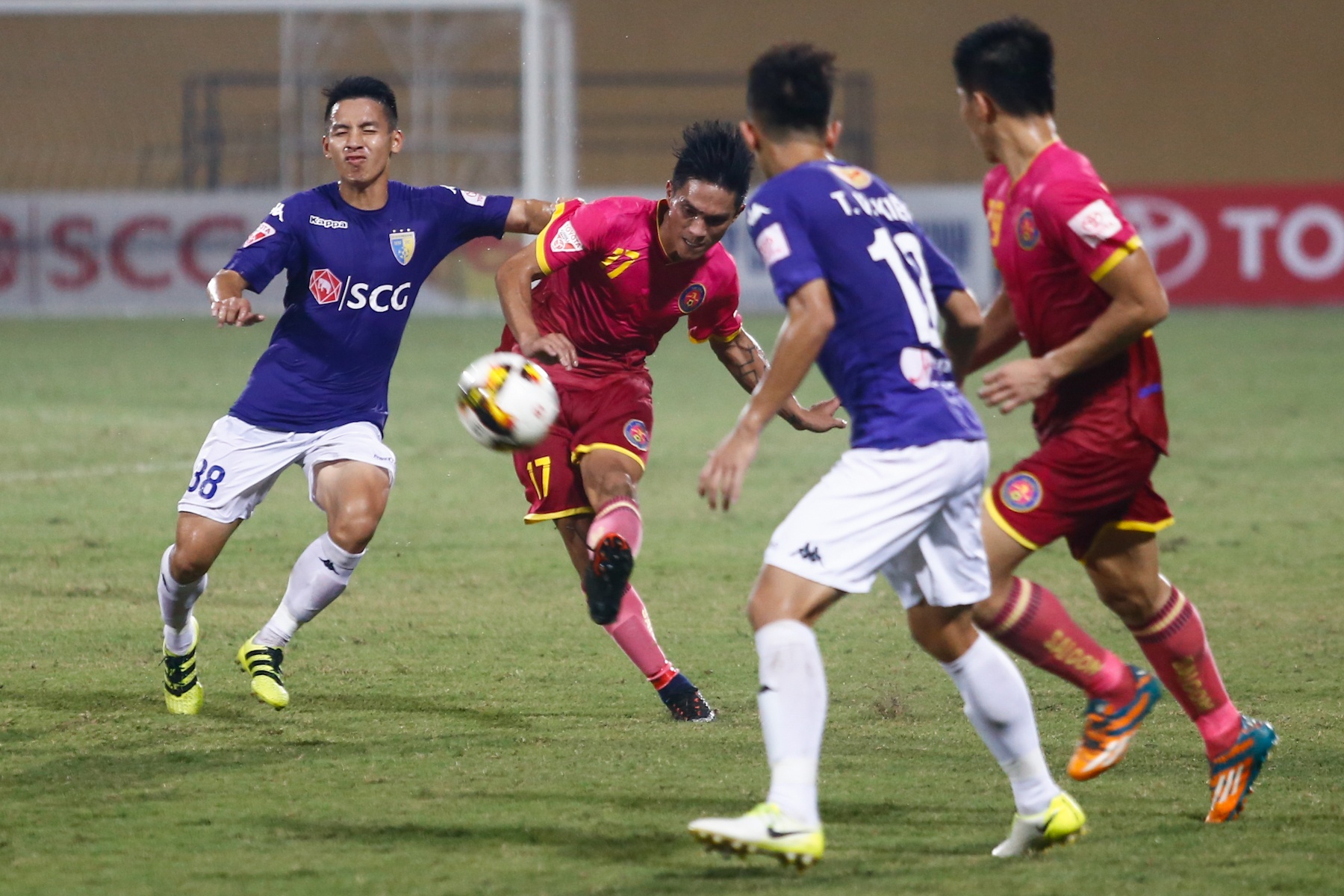 Ha Noi FC doi dien nguy co thanh cuu vuong anh 9