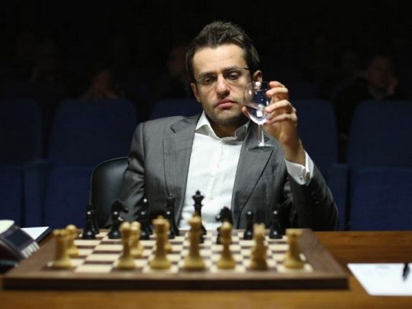 Danh bai than dong Trung Quoc, ‘Beckham Armenia’ vo dich Cup the gioi hinh anh