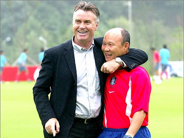 HLV Park Hang-seo tung bi sa thai vi khong thay the duoc Guus Hiddink hinh anh