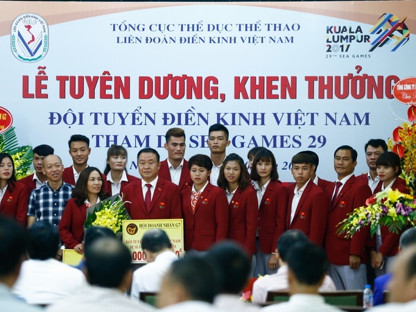 Dien kinh Viet Nam nhan thuong tien ty sau ky tich SEA Games hinh anh