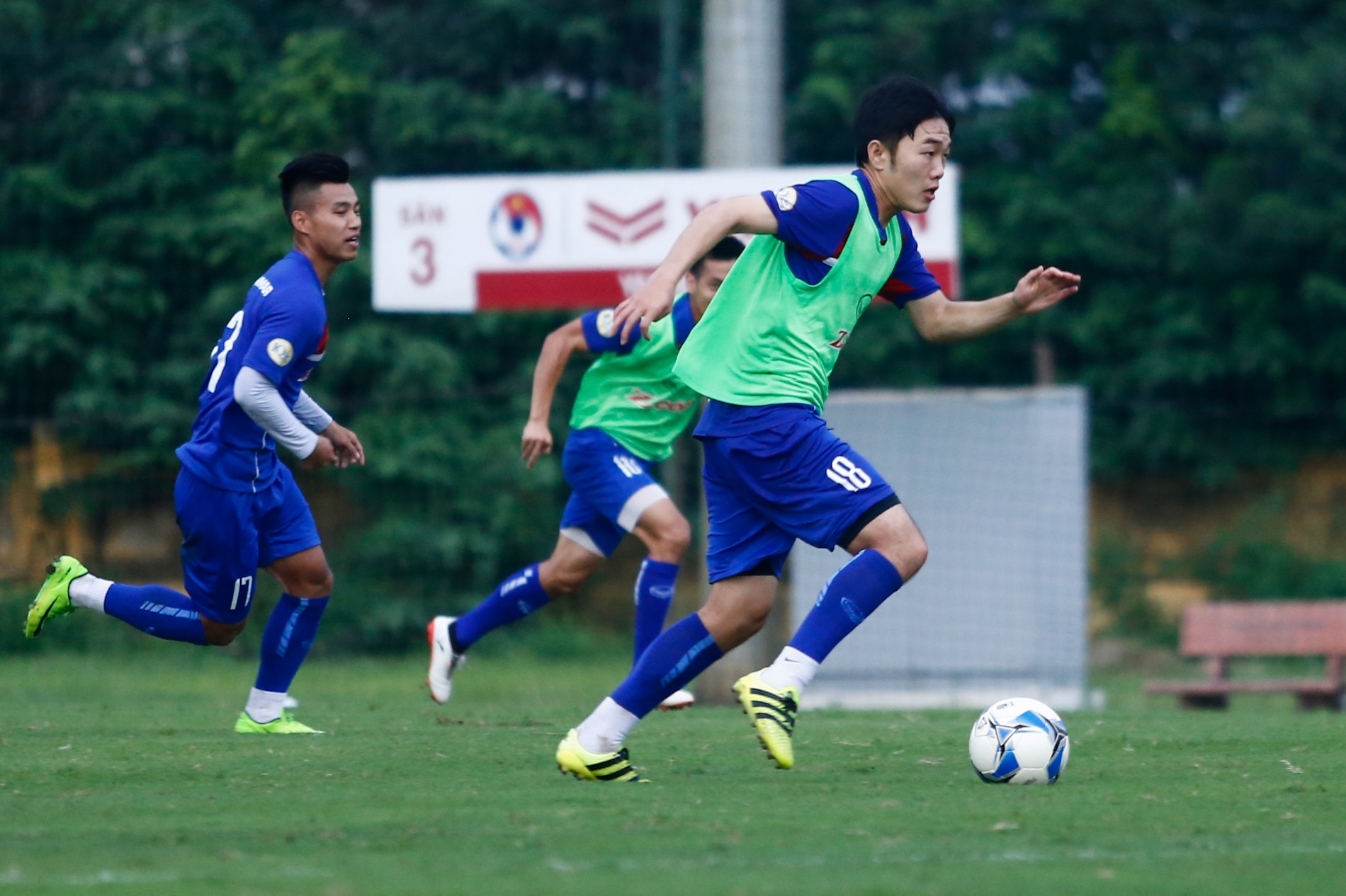 HLV Mai Duc Chung noi nong vi tien dao Viet Nam cham qua anh 2