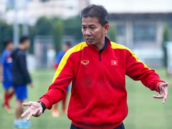 HLV Hoang Anh Tuan mang U19 Viet Nam: Tu trong cac ban o dau? hinh anh