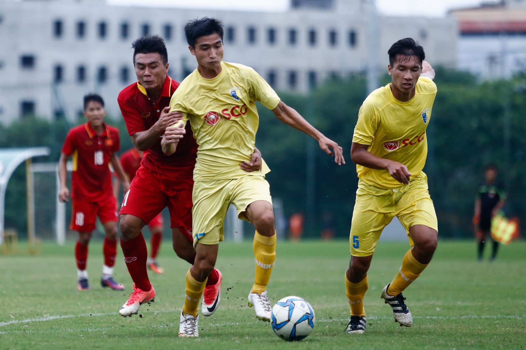 U19 Viet Nam thua 0-5 truoc CLB Ha Noi anh 10