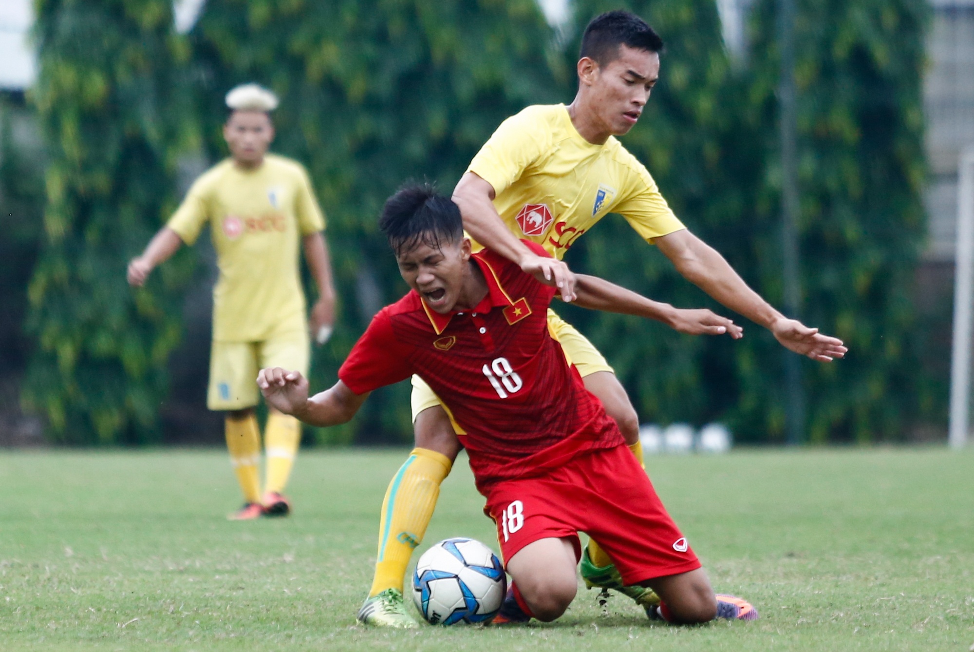 U19 Viet Nam thua 0-5 truoc CLB Ha Noi anh 3