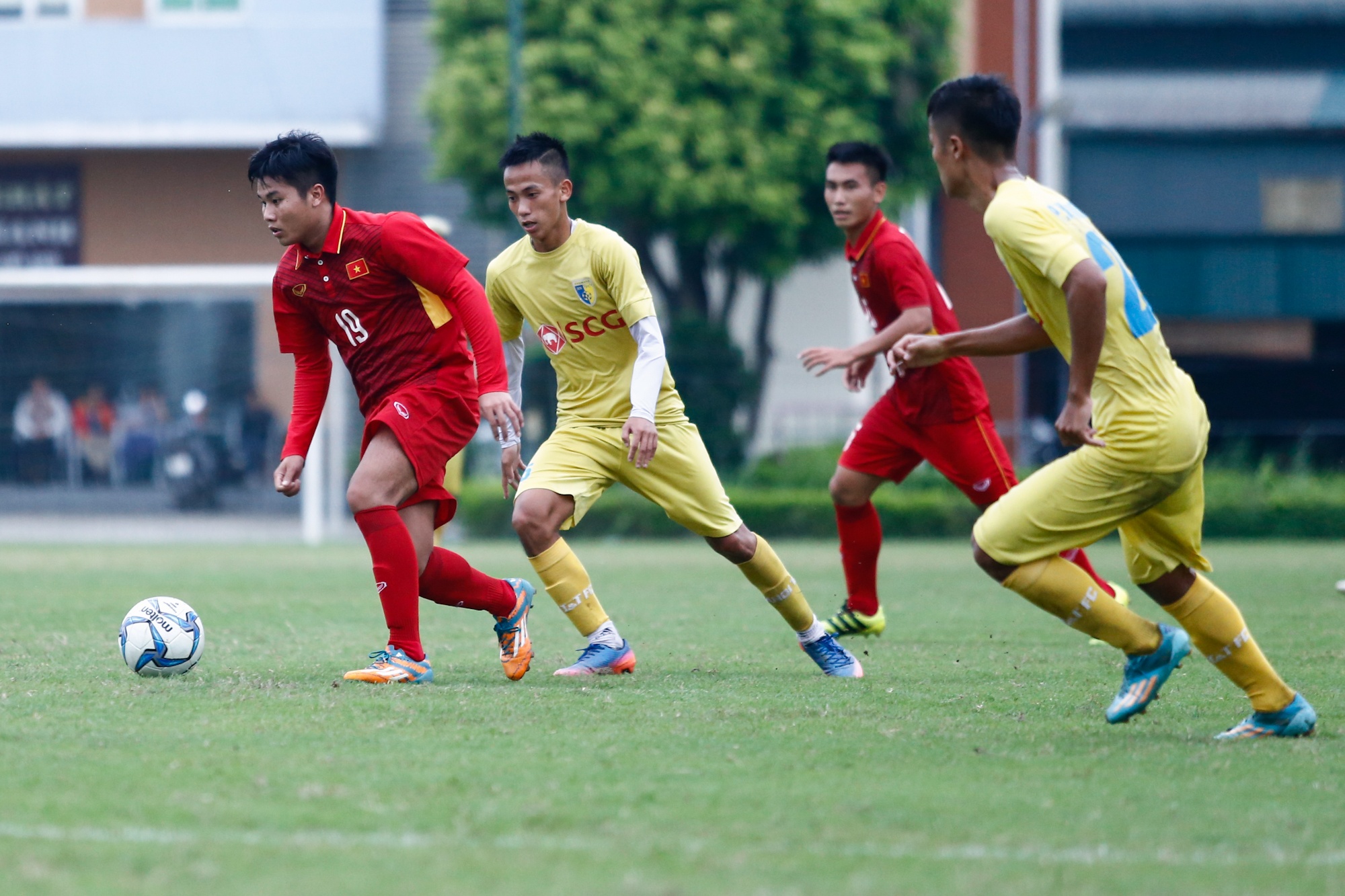 U19 Viet Nam thua 0-5 truoc CLB Ha Noi anh 9