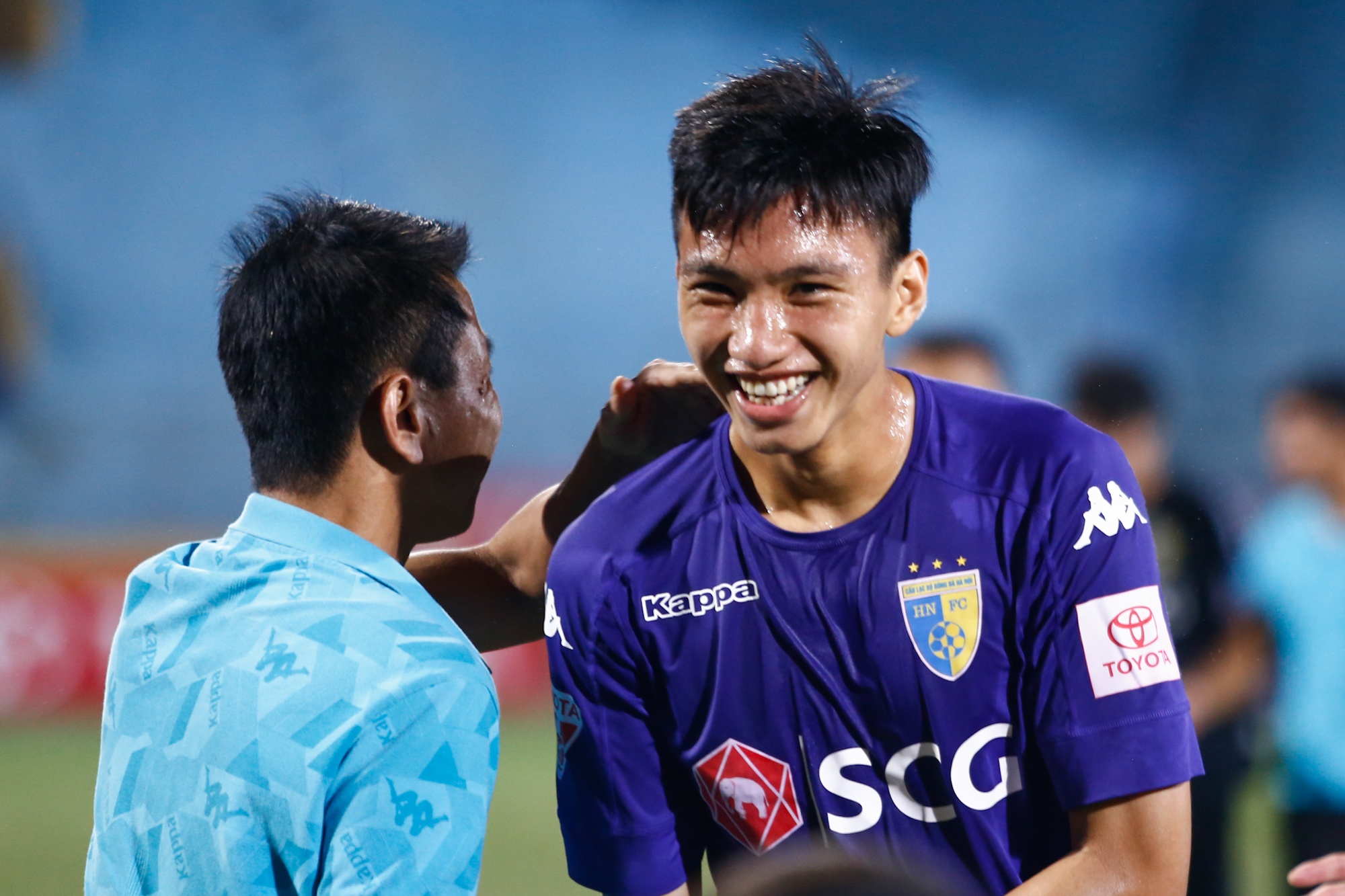 Doan Van Hau da tien dao,  ghi ban dau tien tai V.League anh 2