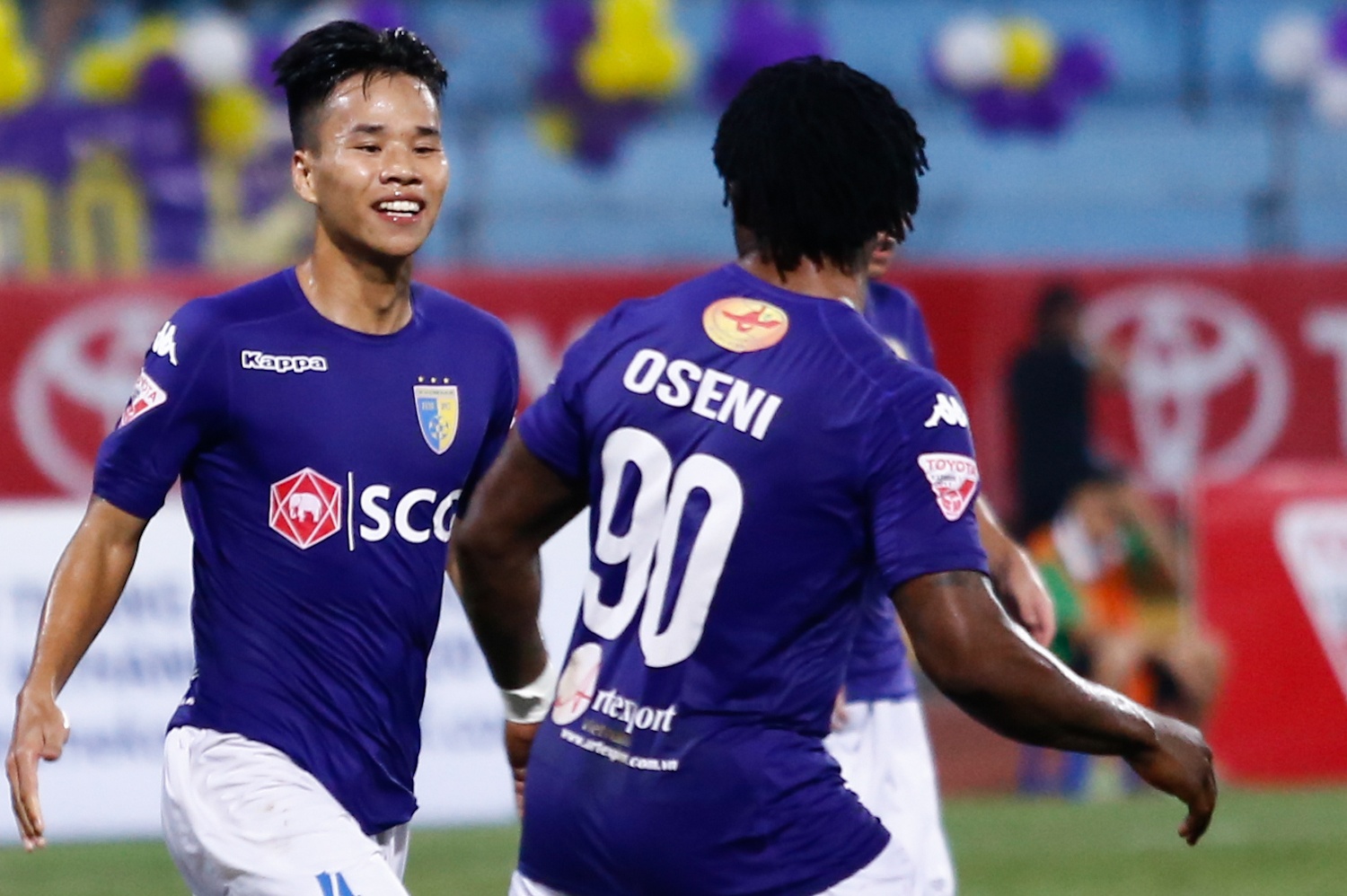 Doan Van Hau da tien dao,  ghi ban dau tien tai V.League anh 5