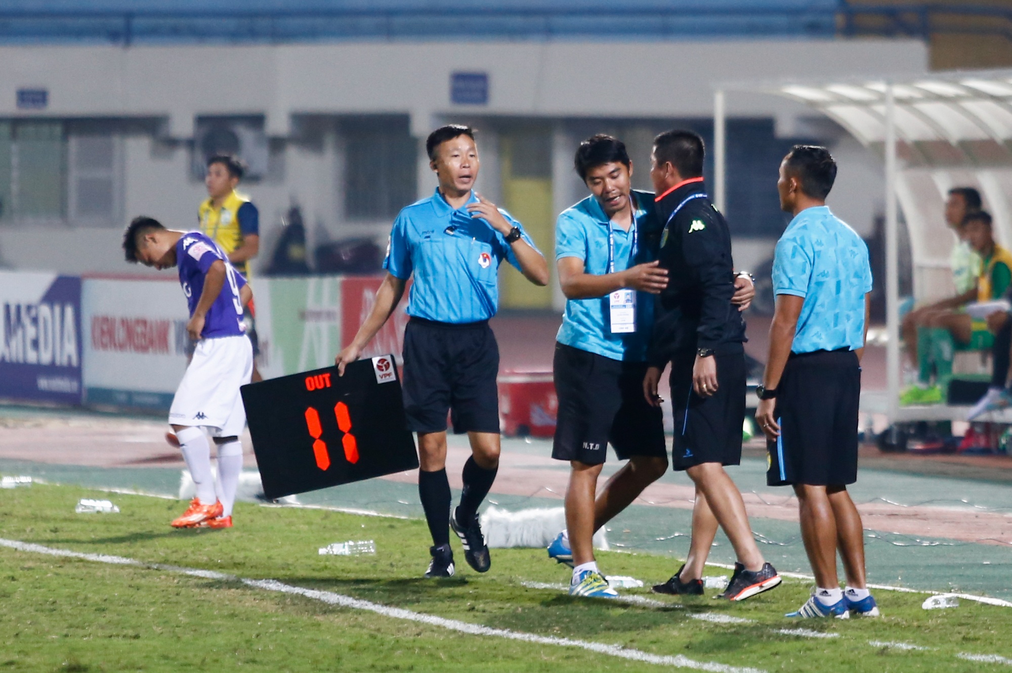 Doan Van Hau da tien dao,  ghi ban dau tien tai V.League anh 8