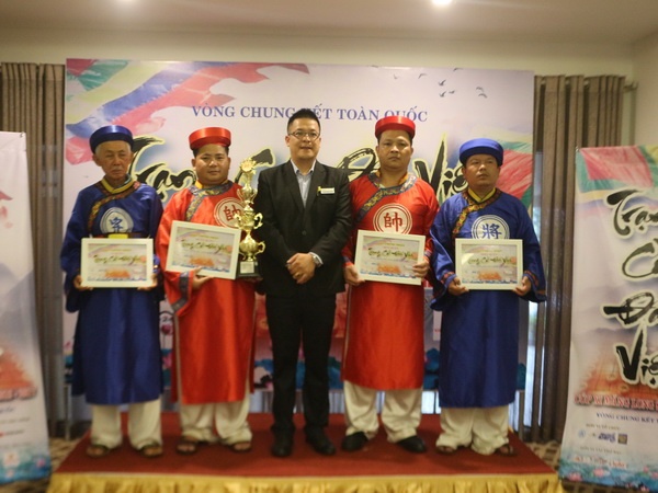 Kien tuong nguoi Da Nang dang quang Trang co dat Viet hinh anh