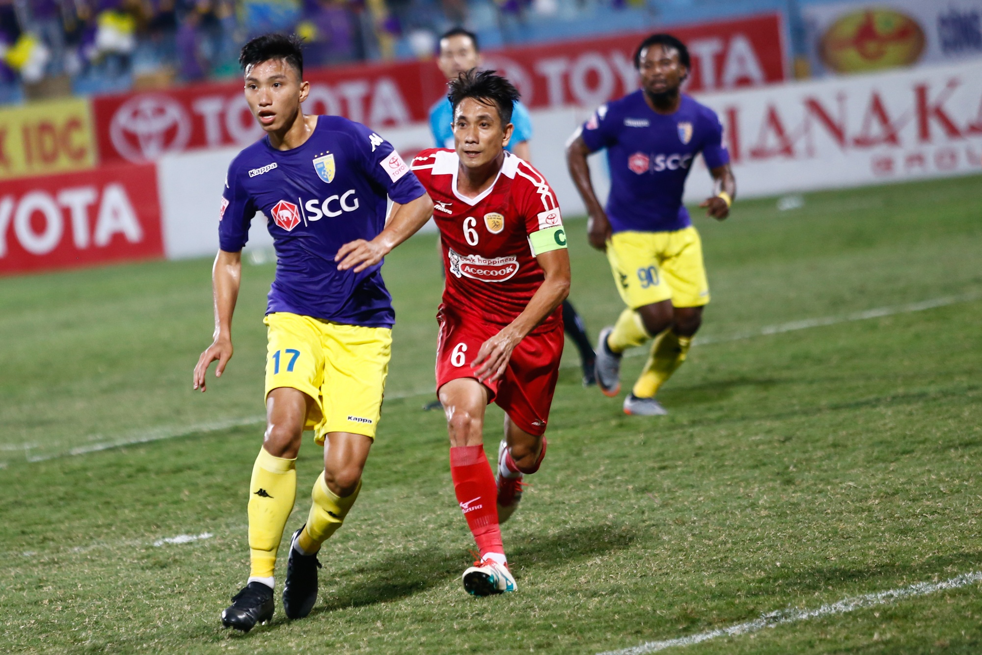 CLB Ha Noi len dau bang khi de bep doi Cong Vinh anh 4