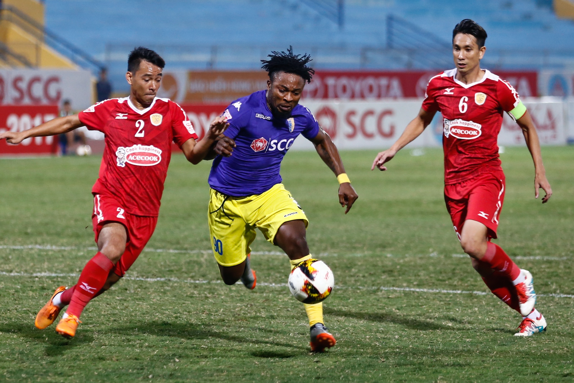 CLB Ha Noi len dau bang khi de bep doi Cong Vinh anh 5