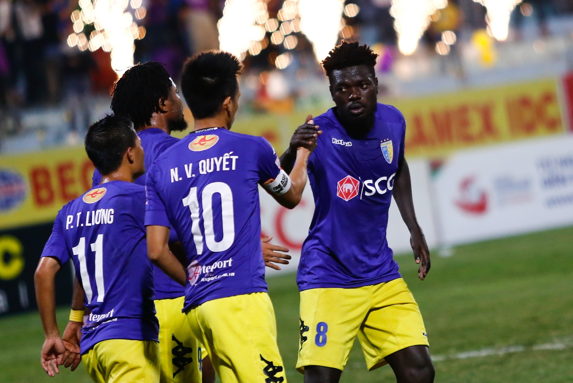 CLB Ha Noi len dau bang khi de bep doi Cong Vinh anh 8